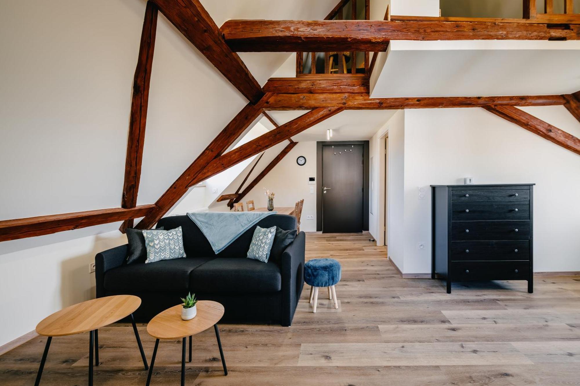 Les Charmes Apartment *